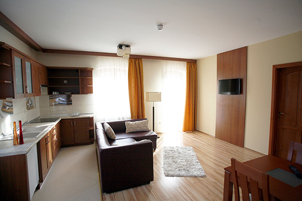 Aranybánya Hotel lakosztály nappali szoba